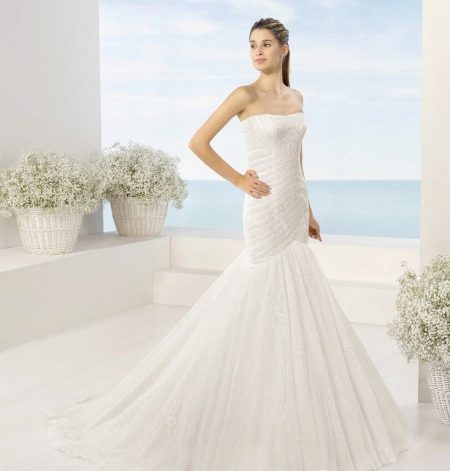 Mermaid wedding dress with drapery