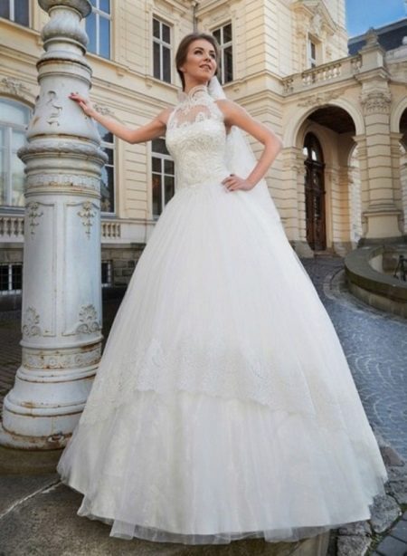 A magnificent wedding dress from the Oscar collection