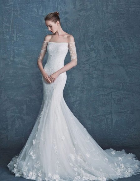 Mermaid wedding dress with lace sleeves