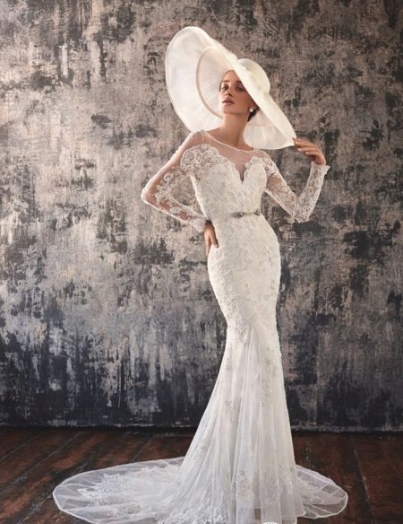 Wedding dress with sleeves