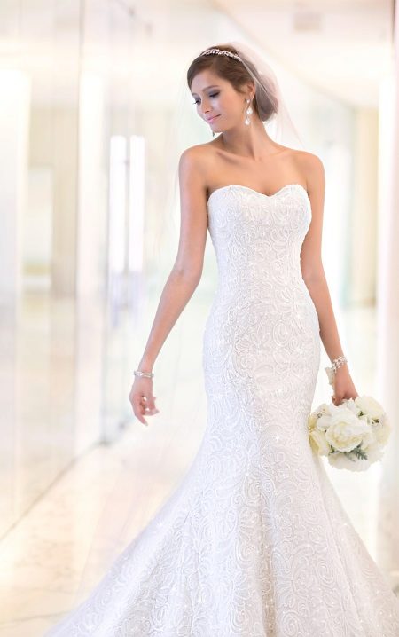 Elegant wedding dress fish