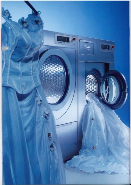 Washing of a wedding dress in the machine