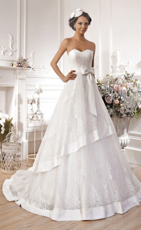 Wedding dress with bow