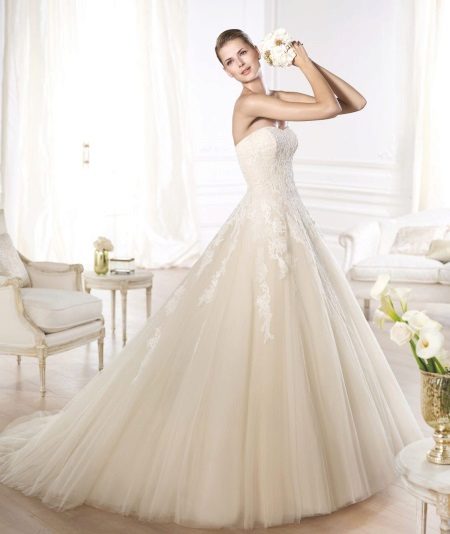 Wedding dress from the GLAMOR collection from Pronovias Ivory