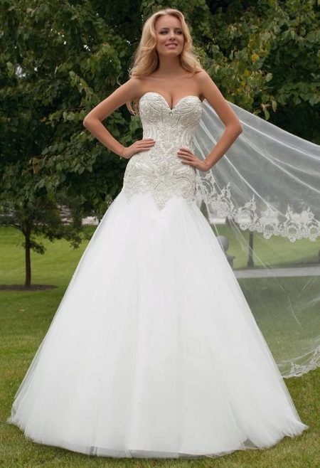 Mermaid wedding dress embroidered with strasses