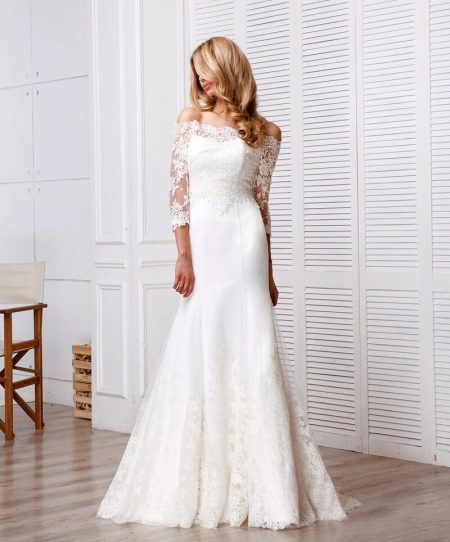 Wedding dress by Anne-Mariee from the 2016 collection with sleeves