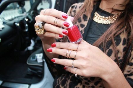 Manicure to the leopard dress