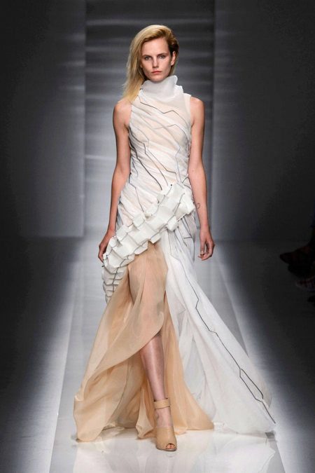 Wedding dress from Vionnet with a slit