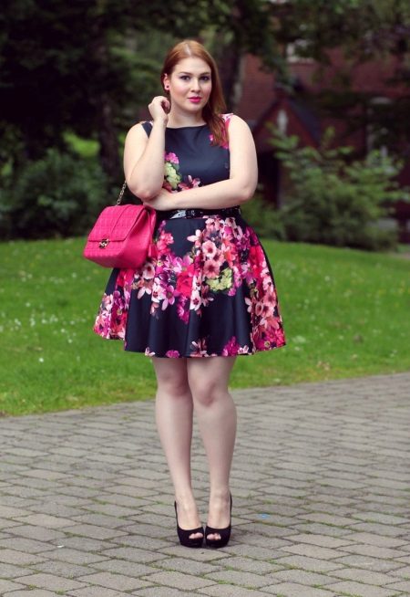 Dress in the style of a new bow with a floral print