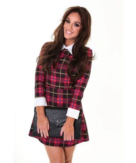 Short red plaid dress (tartan) with a white collar and cuffs