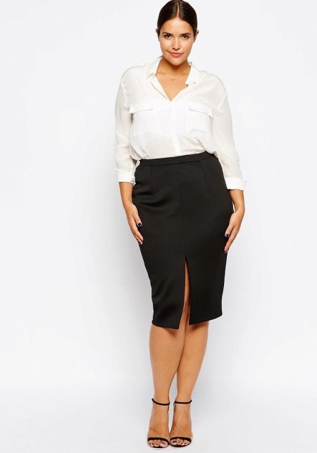 Pencil skirt with a V-neck blouse