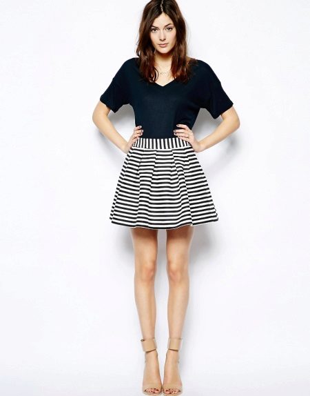 Skirt mini with horizontal strip